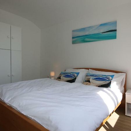 Apartman Ema Malinska Ngoại thất bức ảnh
